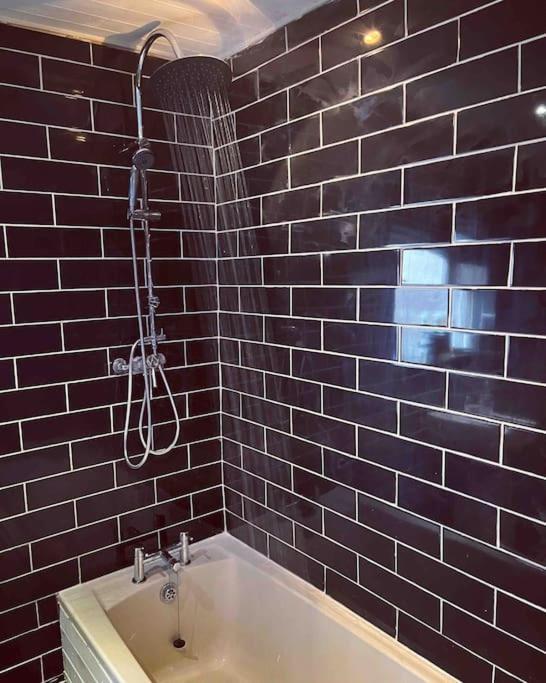 Chester/Handbridge Sleeps 9 + Netflix Hough Green ภายนอก รูปภาพ